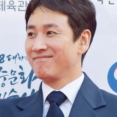 이선균